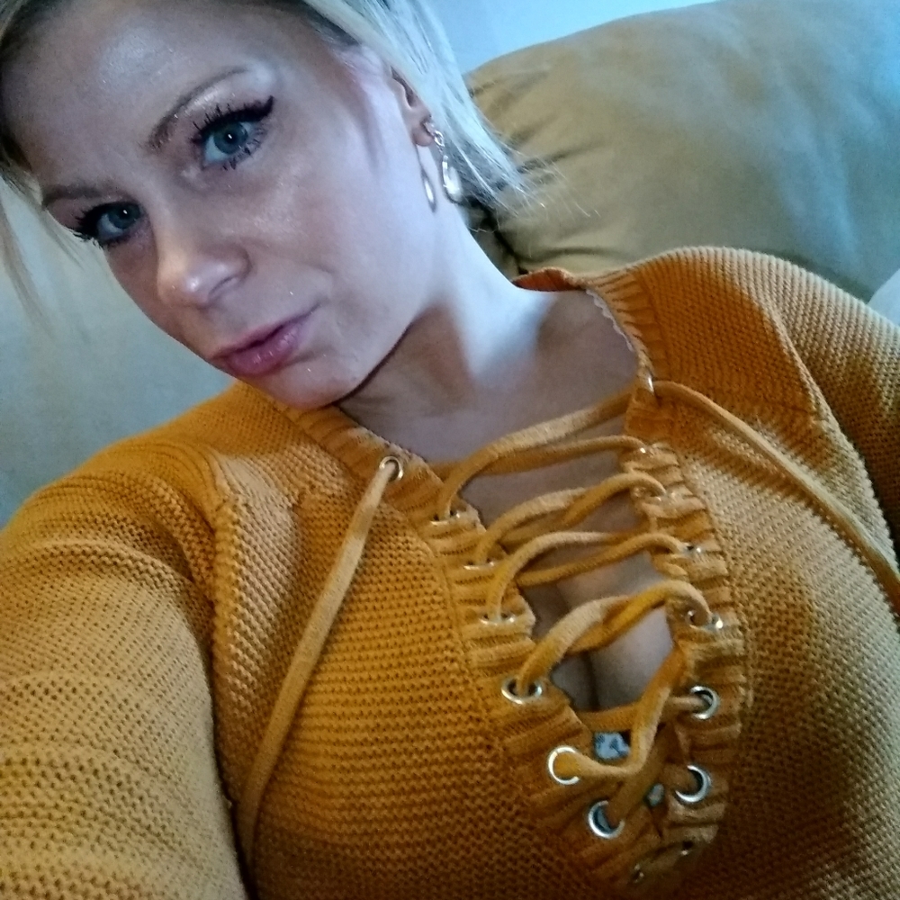 Just Doing posh work in this really cute outfit